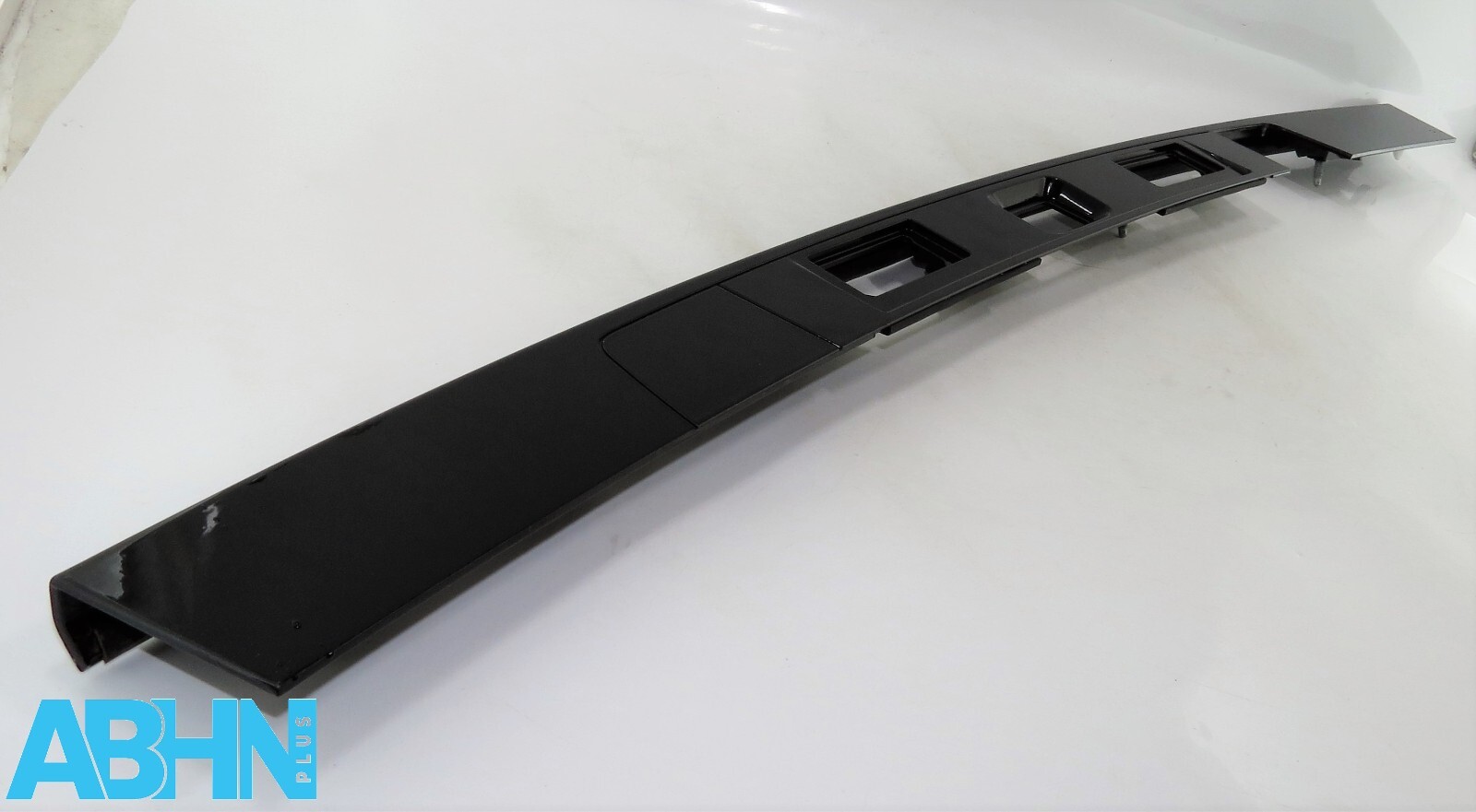 LK72-40406AC Discovery Sport L550 Genuine Tailgate Boot Open Plate Light Holder* - Image 2