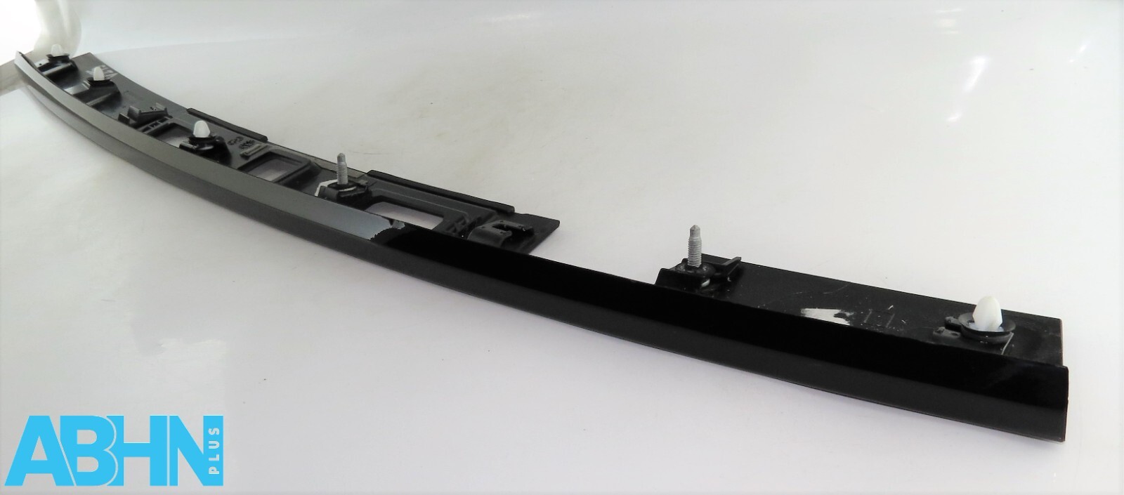 LK72-40406AC Discovery Sport L550 Genuine Tailgate Boot Open Plate Light Holder* - Image 3