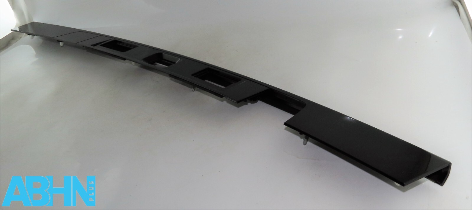 LK72-40406AC Discovery Sport L550 Genuine Tailgate Boot Open Plate Light Holder* - Image 5