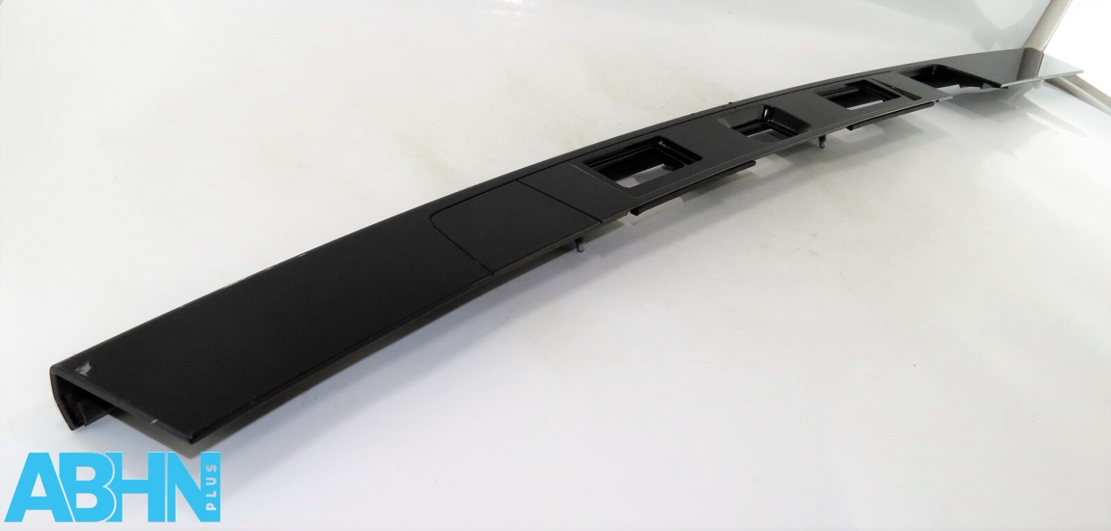 LK7240406AD Discovery Sport L550 Genuine Tailgate Boot Open Plate Light Holder - Image 2