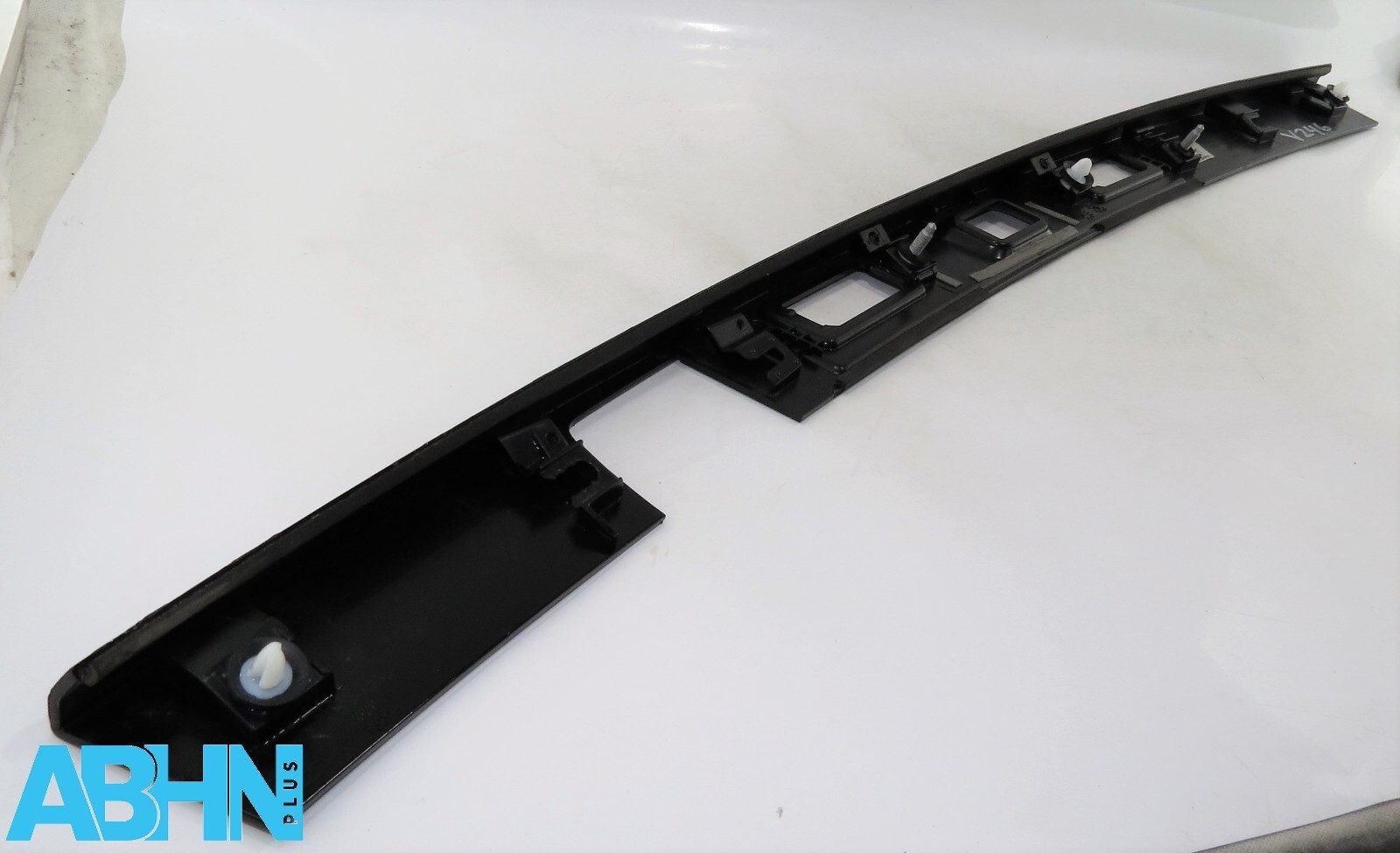 LK7240406AD Discovery Sport L550 Genuine Tailgate Boot Open Plate Light Holder - Image 5