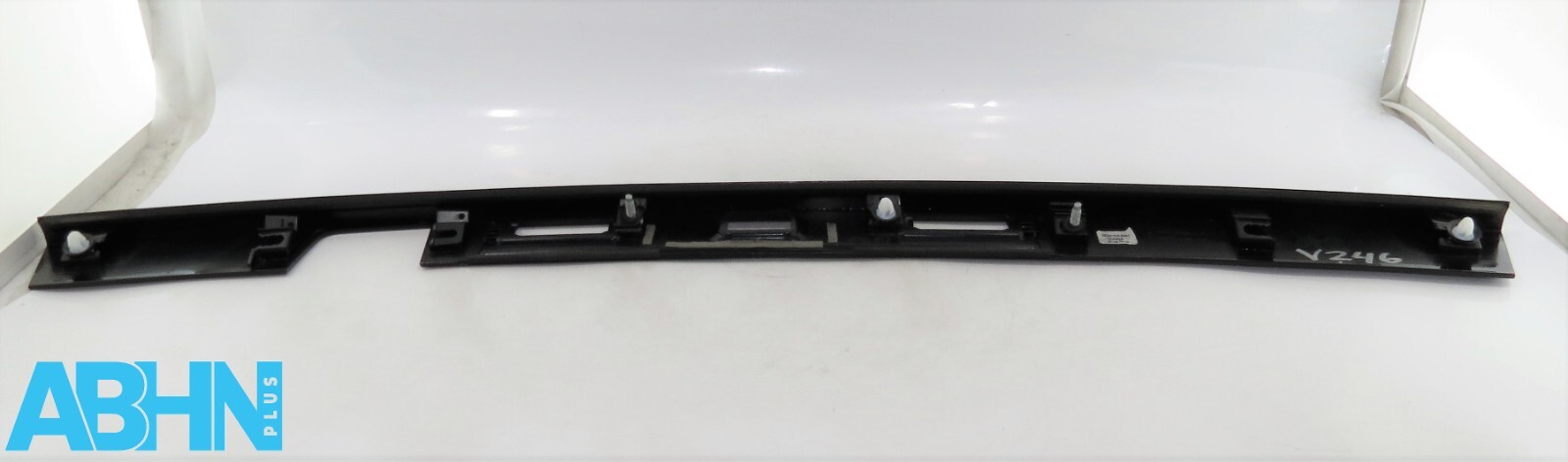 LK7240406AD Discovery Sport L550 Genuine Tailgate Boot Open Plate Light Holder - Image 8