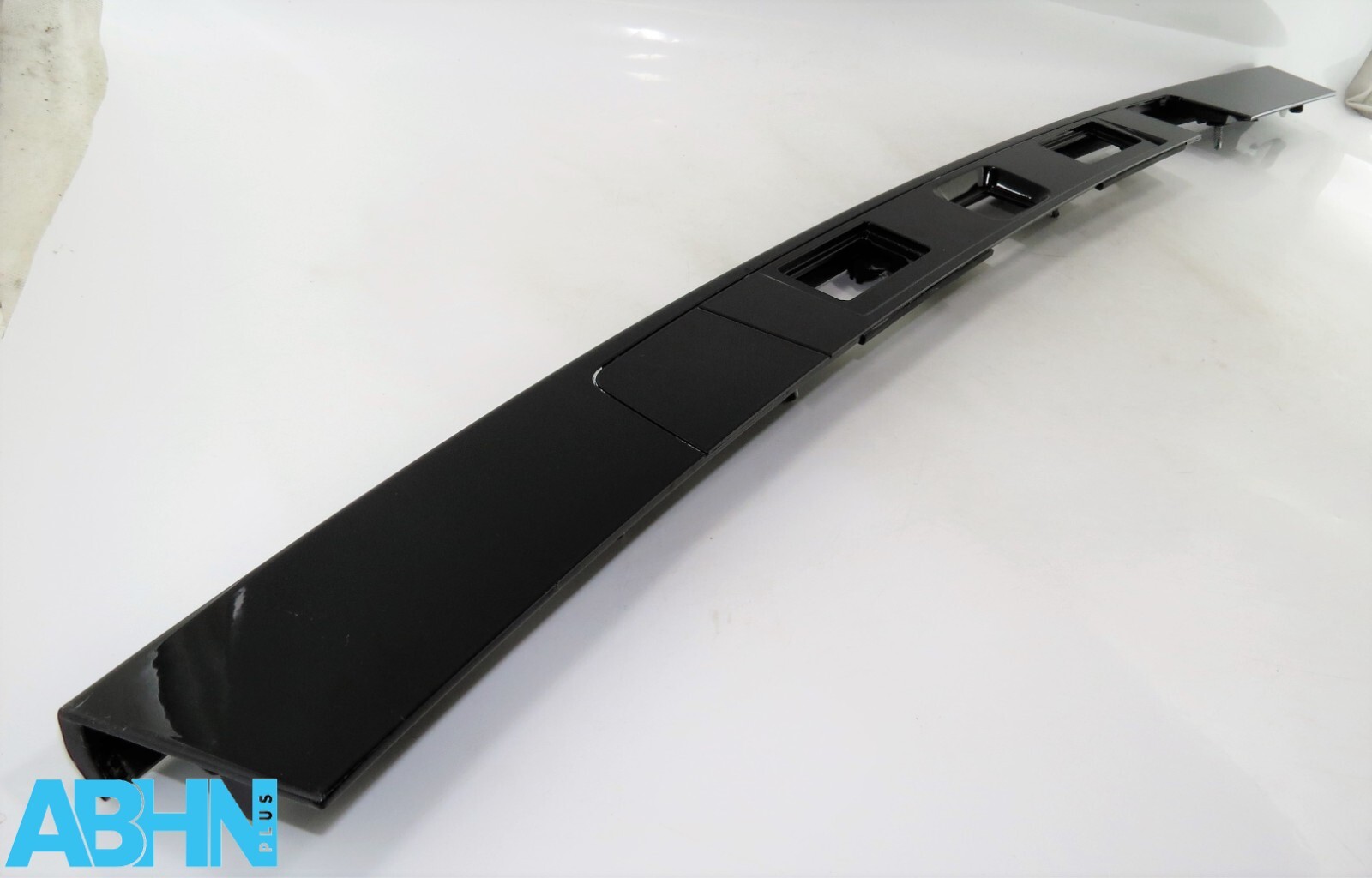 FK7240406BH Discovery Sport L550 Genuine Tailgate Boot Open Plate Light Holder* - Image 2