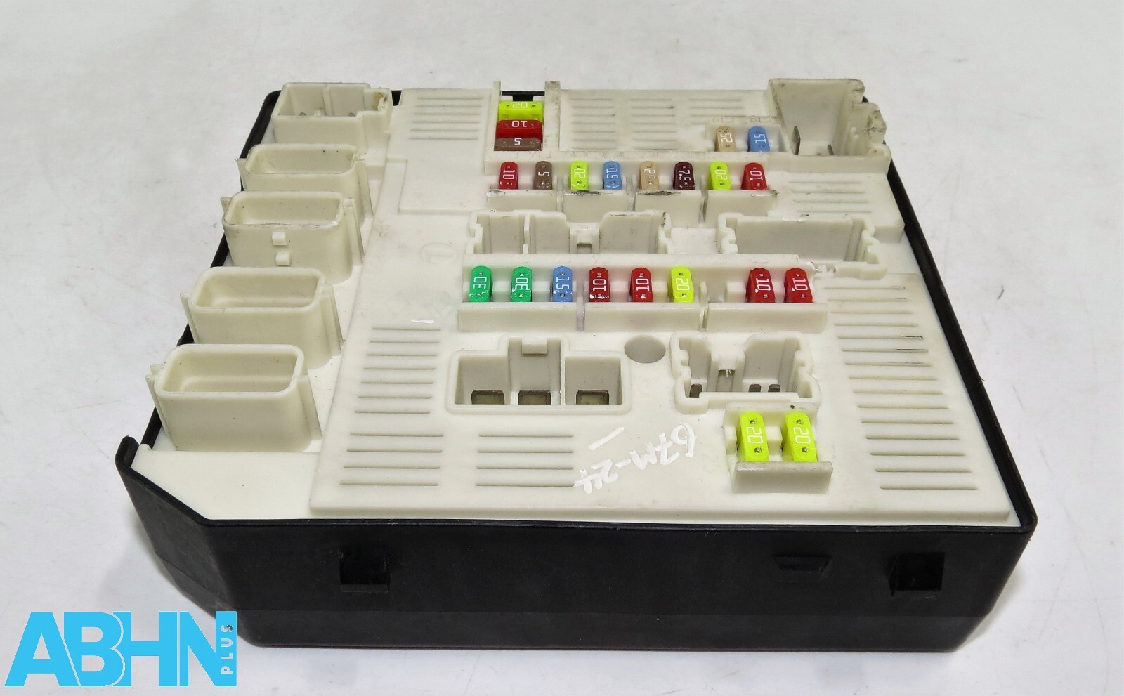 284B67796R Renault Megane Mk3 CC (09-16) USM BD95 L2 4A Main Fuse Box Controller - Image 3