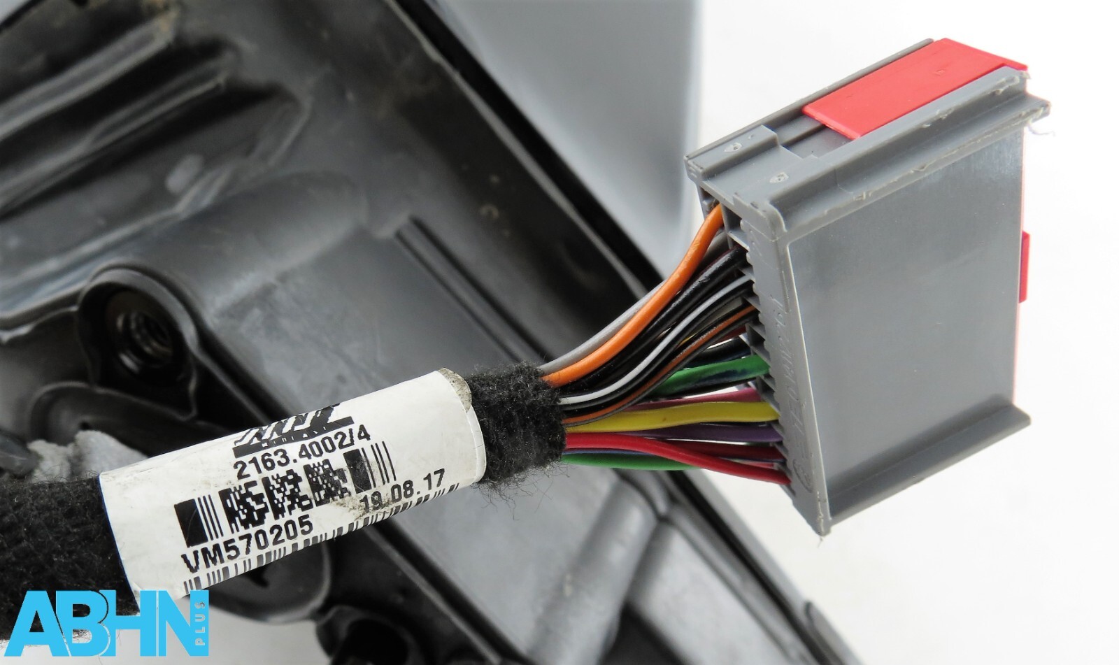 Range Rover Velar L560 (20-25) RHD Right Wing Mirror Housing DAA Camera 19 Wires - Image 9