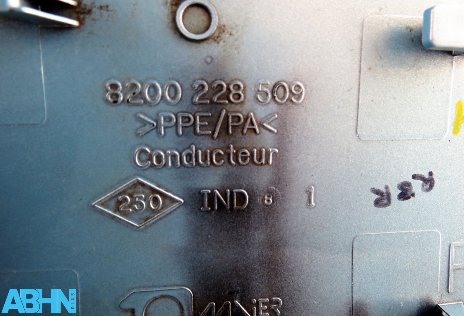 Renault Scenic II MK2 /03-09 Fill-In Fuel Flap Cover 8200228509 Met Blue Iceberg - Image 10