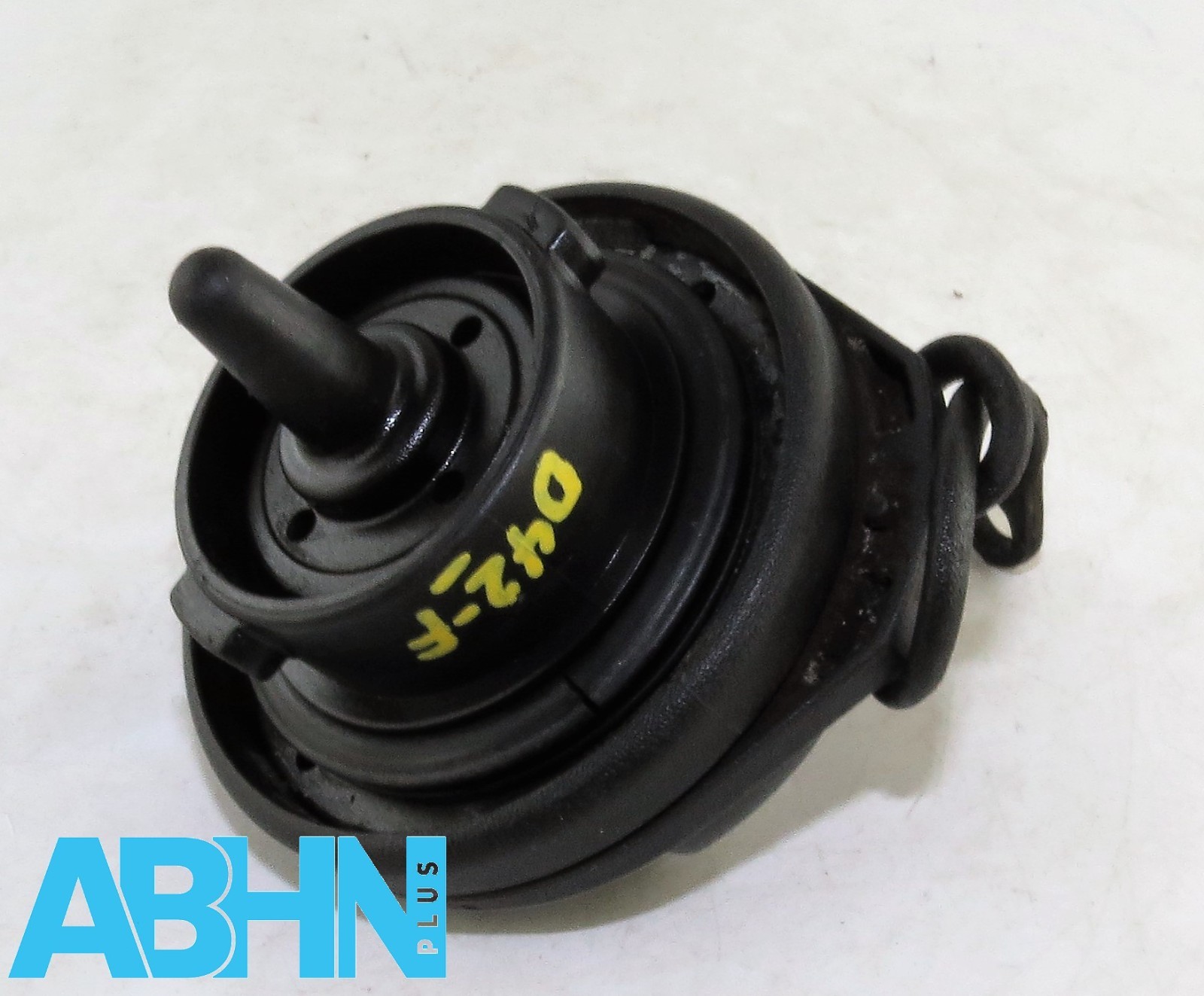Genuine VW Passat B6 B7 Tiguan Scirocco Golf Petrol Fuel Cap + Cord 3C0201553E - Image 5