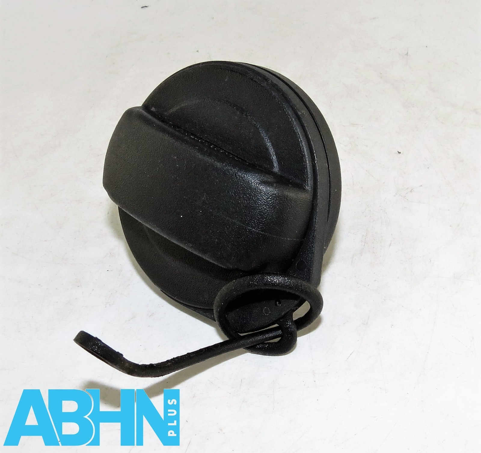 Genuine VW Passat B6 B7 Tiguan Scirocco Golf Petrol Fuel Cap + Cord 3C0201553E - Image 6