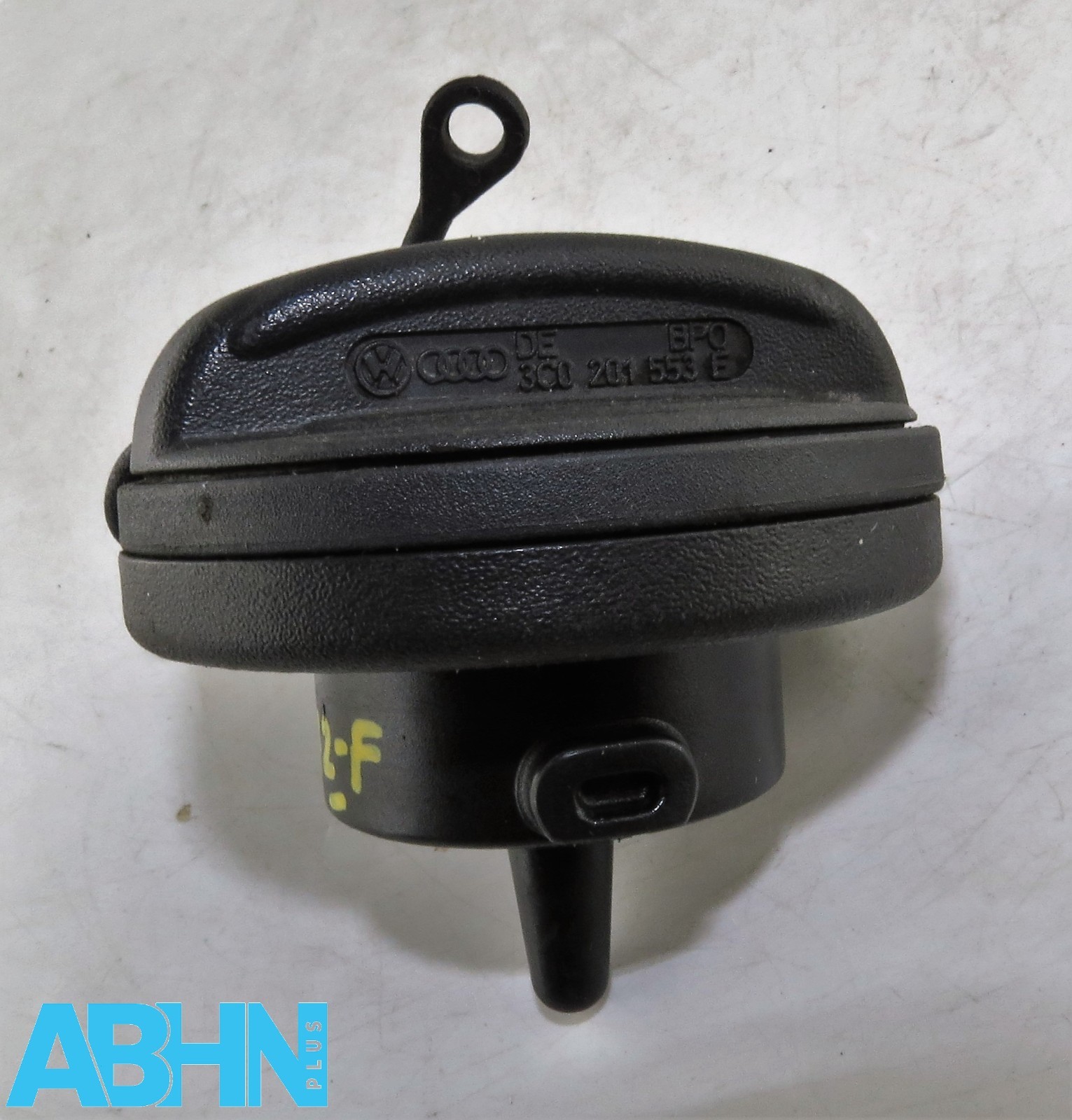 Genuine VW Passat B6 B7 Tiguan Scirocco Golf Petrol Fuel Cap + Cord 3C0201553E - Image 8