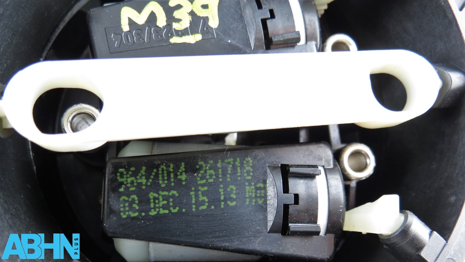 Jaguar X-Type X400 (01-07) S-Type II (02-08) Door Mirror Motor / Actuator 3-Pin - Image 10