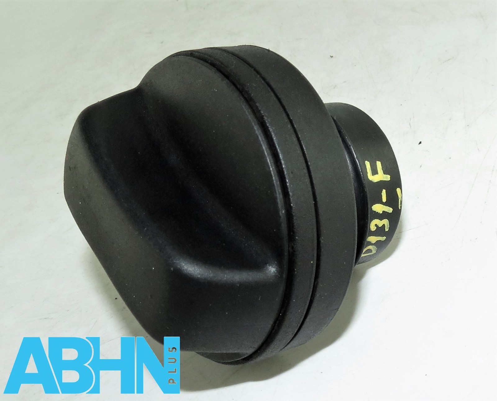 Genuine Volvo 850 S70 V70 C70 XC70 S40 V40 S60 S80 Petrol Fuel Cap (No-Cord) - Image 7