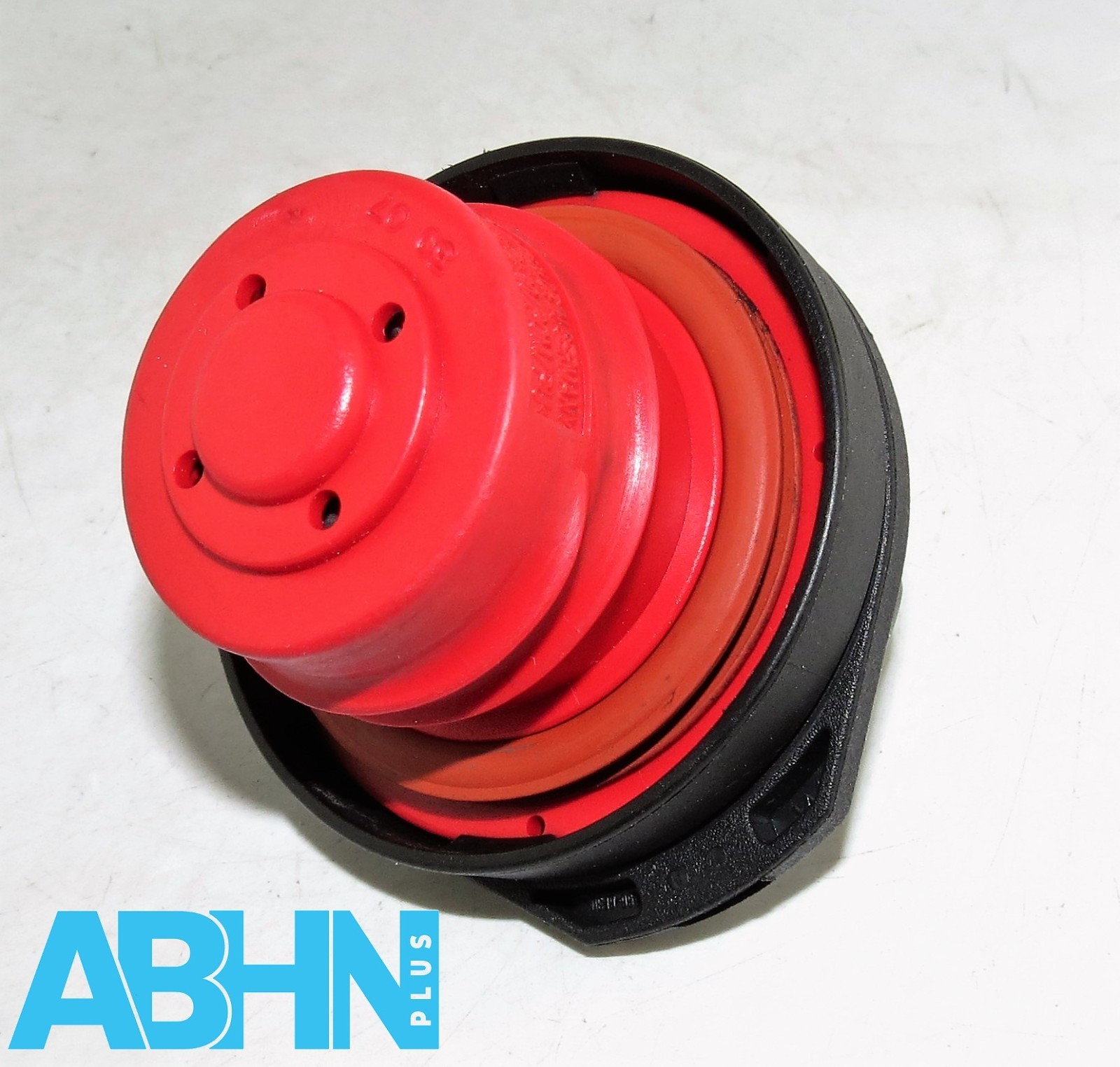 Genuine Volvo 850 S70 V70 C70 XC70 S40 V40 S60 S80 Petrol Fuel Cap (No-Cord) - Image 8