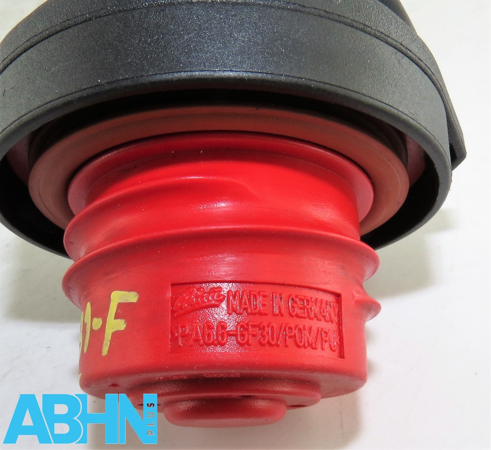 Genuine Volvo 850 S70 V70 C70 XC70 S40 V40 S60 S80 Petrol Fuel Cap (No-Cord) - Image 10