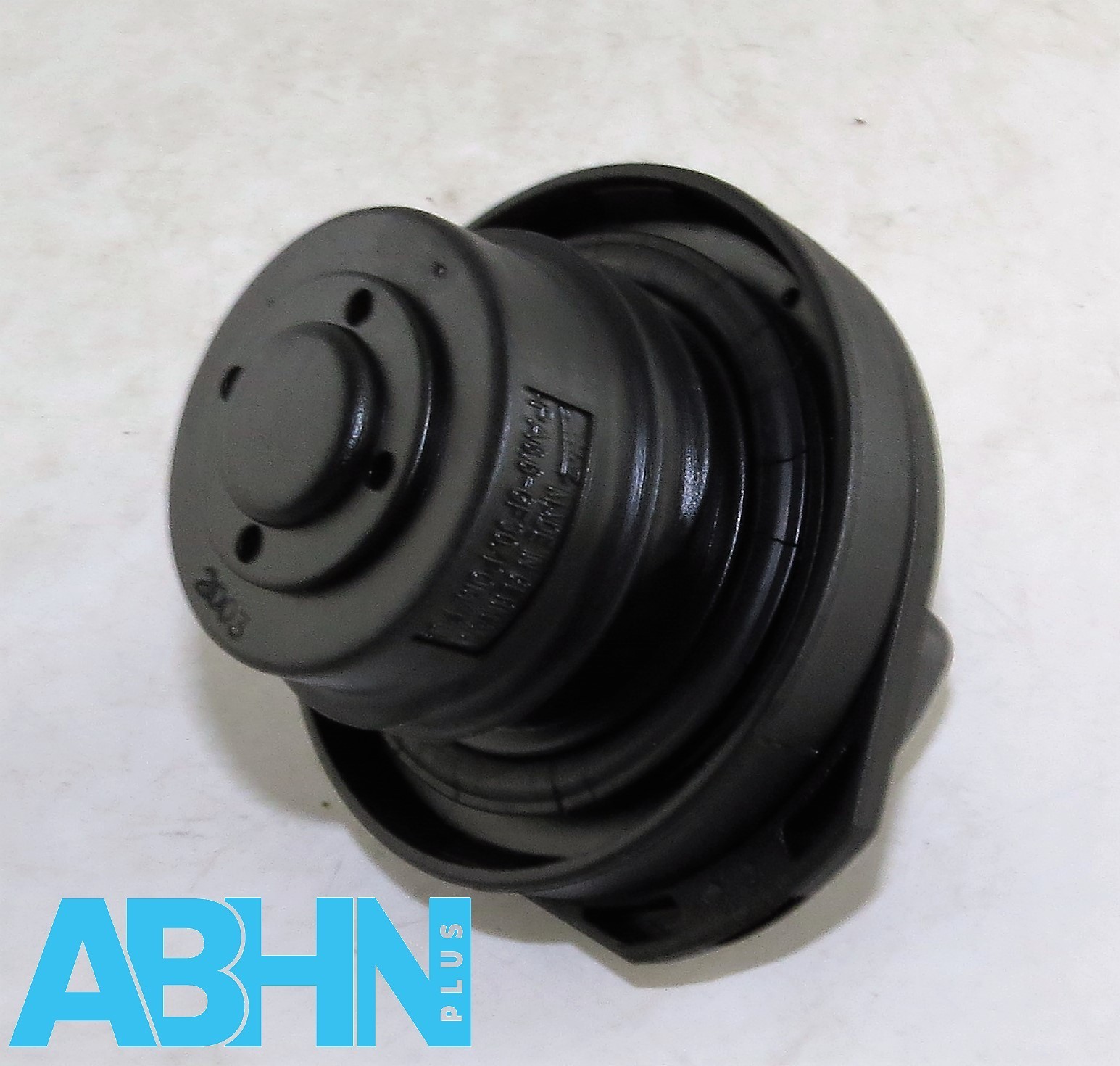 Genuine Volvo 850 S70 V70 C70 XC70 S40 V40 S60 S80 Petrol Fuel Cap (No-Cord) - Image 11