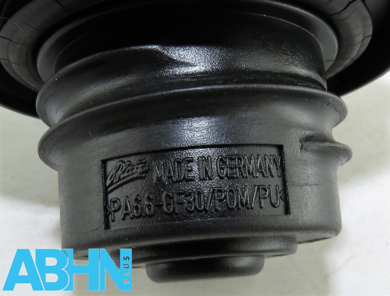 Genuine Volvo 850 S70 V70 C70 XC70 S40 V40 S60 S80 Petrol Fuel Cap (No-Cord) - Image 12