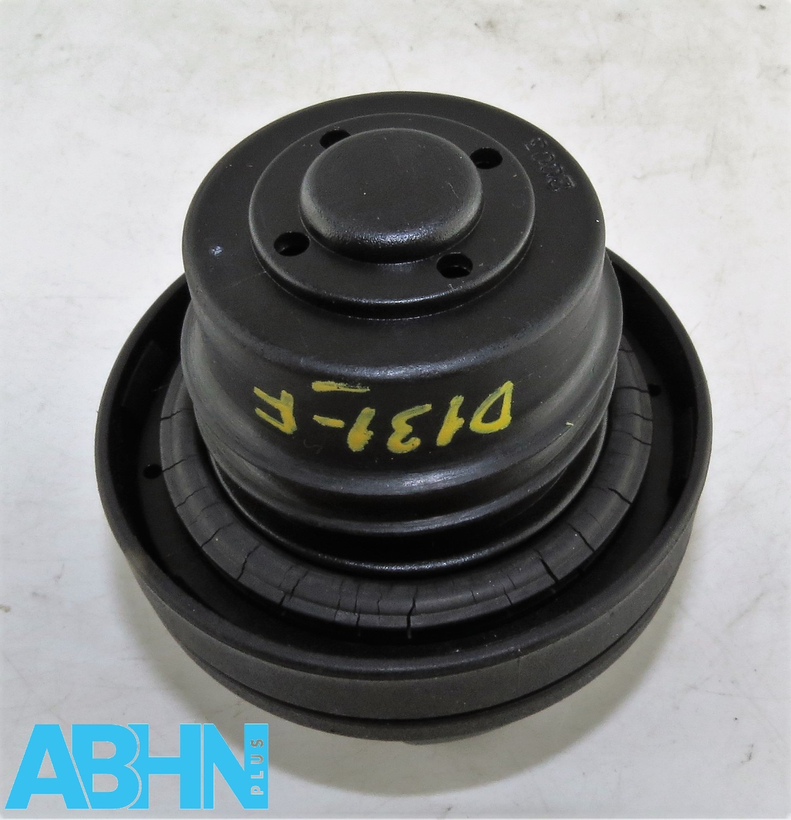 Genuine Volvo 850 S70 V70 C70 XC70 S40 V40 S60 S80 Petrol Fuel Cap (No-Cord) - Image 13