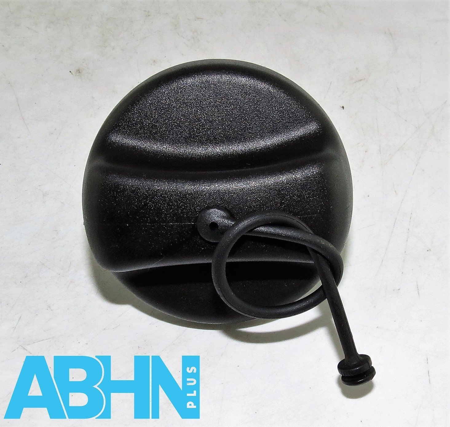 BMW E87 E81 E82 E83 E90 E91 E92 E84 E53 E60 (04-19) Fuel Cap With Cord 7193372 - Image 4