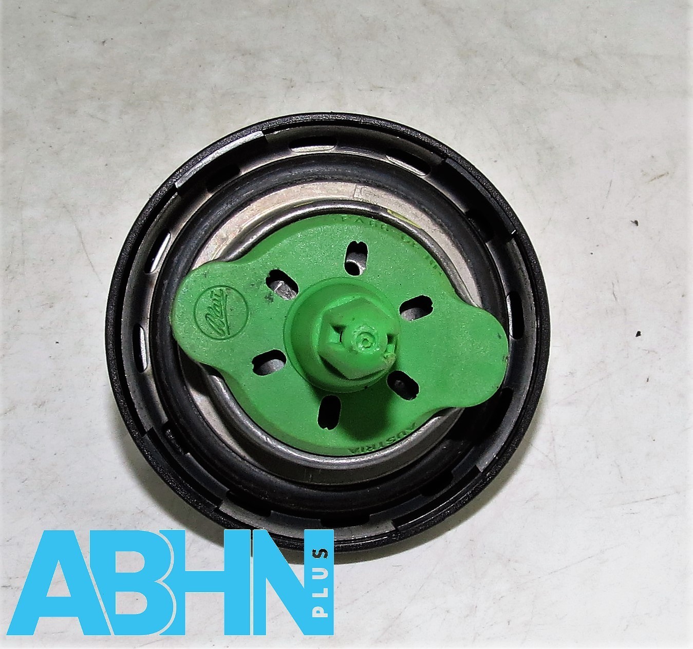 BMW E87 E81 E82 E83 E90 E91 E92 E84 E53 E60 (04-19) Fuel Cap With Cord 7193372 - Image 7