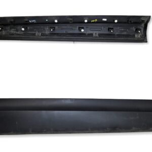 HY32-21064-AA Land Rover Discovery 5 Front Right Door Lower Gladding Mould Trim