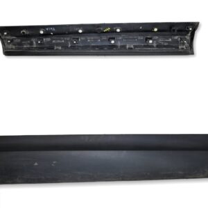 HY32-21064-AD Land Rover Discovery 5 Front Right Door Lower Gladding Mould Trim2