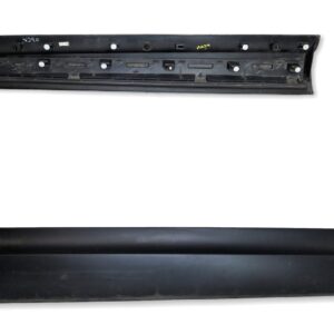 HY32-21064-AD Land Rover Discovery 5 Front Right Door Lower Gladding Mould Trim4