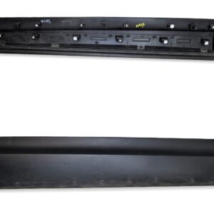 HY32-21064-AE Land Rover Discovery 5 Front Right Door Lower Gladding Mould Trim5