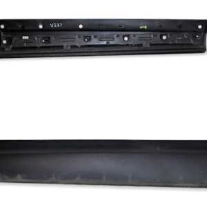 HY32-21065-AD Land Rover Discovery 5 Front Left Door Lower Gladding Mould Trim 8