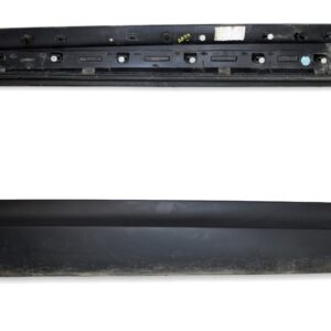 HY32-21064-AA Land Rover Discovery 5 Front Right Door Lower Gladding Mould Trim9