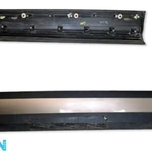 K8D2-21064-A Range Rover Evoque L551 Front Right Door Lower Gladding Mould Trim