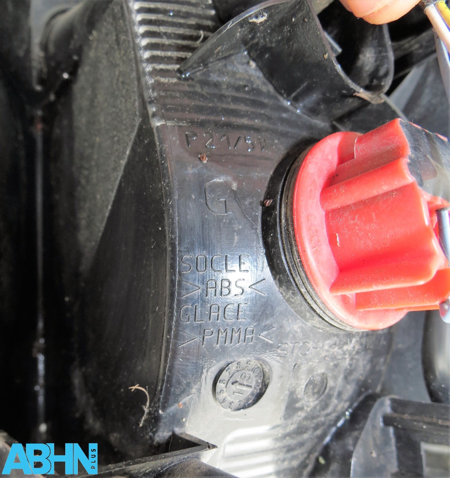 265556737R Renault Traffic Vauxhall Vivaro B Rear Left Side Rear Light Assembly - Image 12