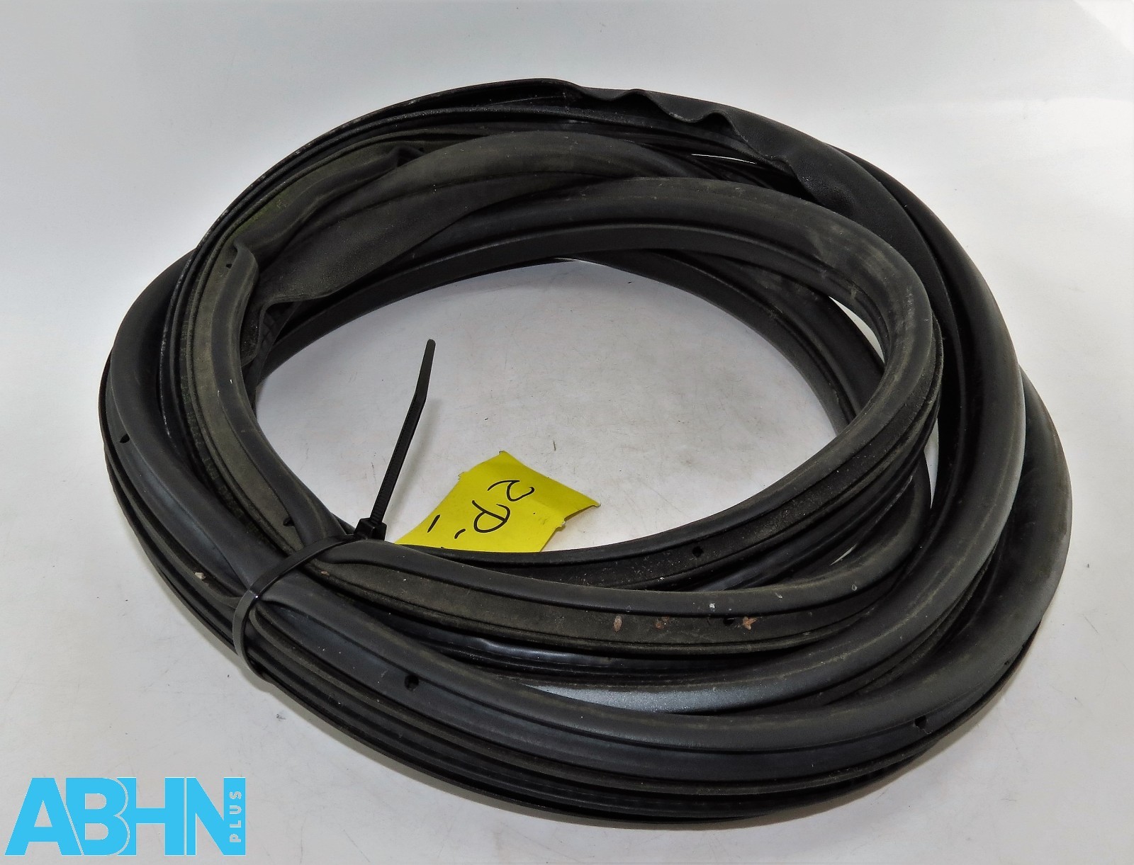 Ford KA RU8 (2008-2016) 3-Door Genuine Front Right Side Door Frame Rubber Seal - Image 3