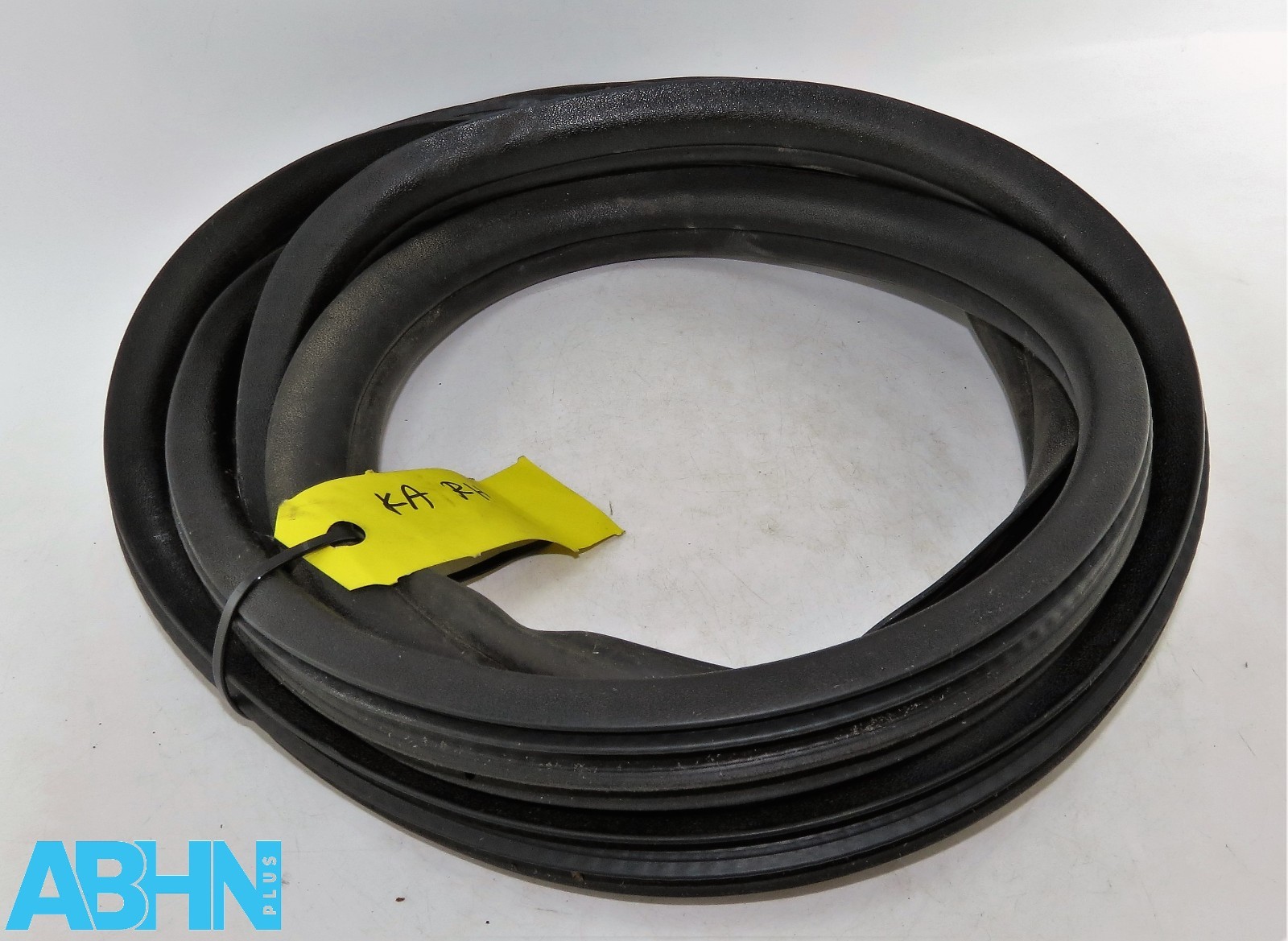 Ford KA RU8 (2008-2016) 3-Door Genuine Front Right Side Door Frame Rubber Seal - Image 4