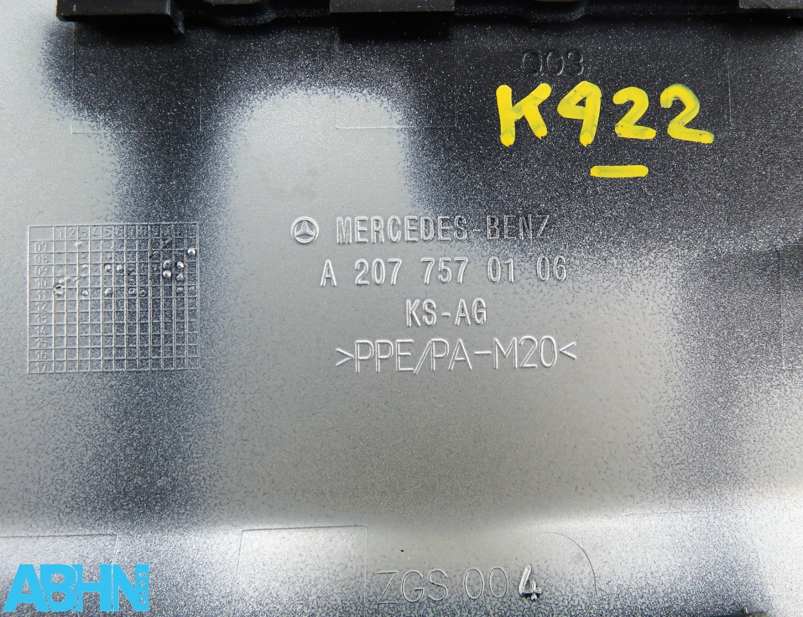 Mercedes-Benz E-Class Coupe C207 (09-16) Fuel Flap Cover A2077570106 Met Silver - Image 8